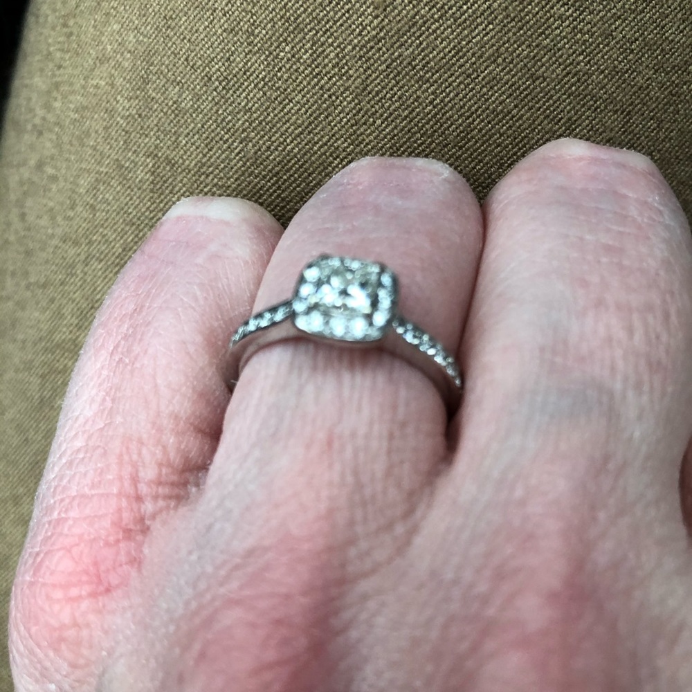 This is a GIA .44 CT princess cut halo ring. Size 6. Professionally‎ cleaned.